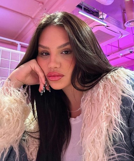 Vivi Wanderley star hot images