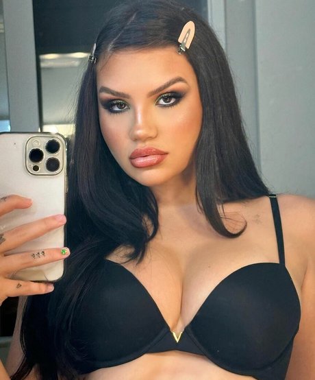 Vivi Wanderley free pornstar picture