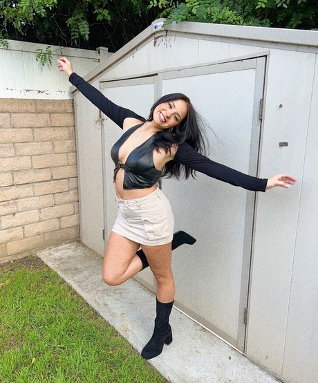 Stef Solari exclusive actress image