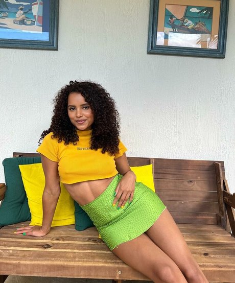 Gleici Damasceno model hot pic