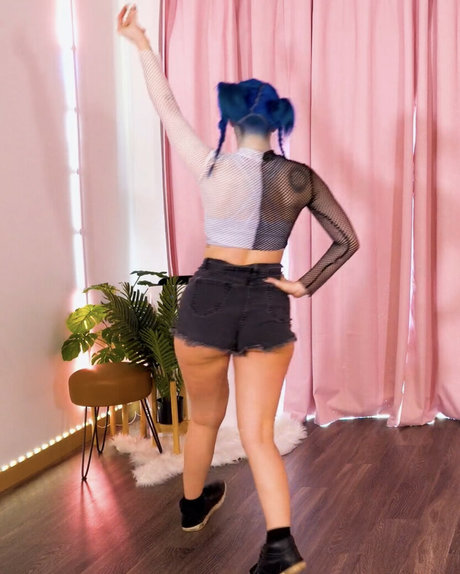 Littlesiha model perfect photos