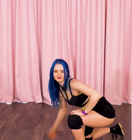 Littlesiha model sexy image