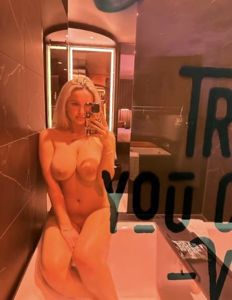 Vee Campbell erotic star photos