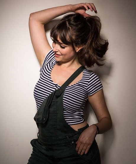 Milana Vayntrub model pornographic image