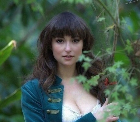 Milana Vayntrub naked star image