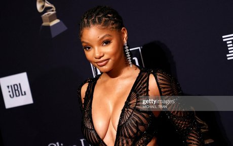 Halle Bailey erotic actress galleries