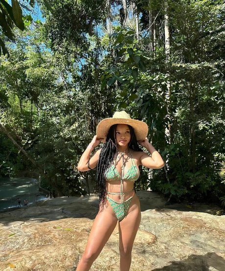 Halle Bailey xxx actress photo