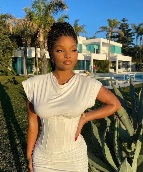 Halle Bailey model porn picture