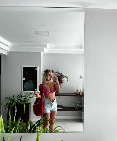 Yara Lore star beautiful photos