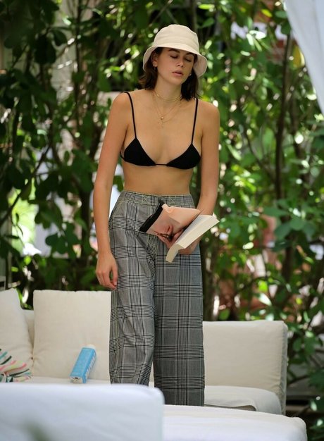 Kaia Gerber erotic star pic