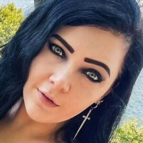 Princessgothicbean pornographic model image