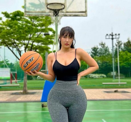 Ssunbiki pornographic model images