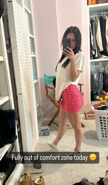 Brittney Atwood model top img