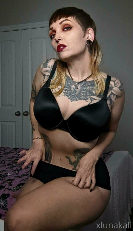 xlunakali erotic actress photo