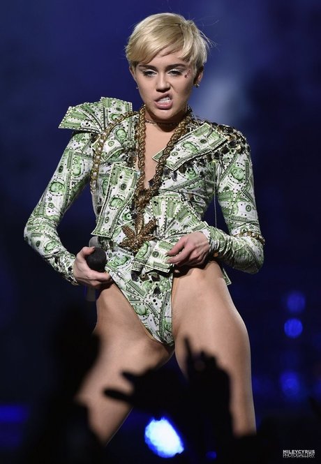 Miley Cyrus art star pictures