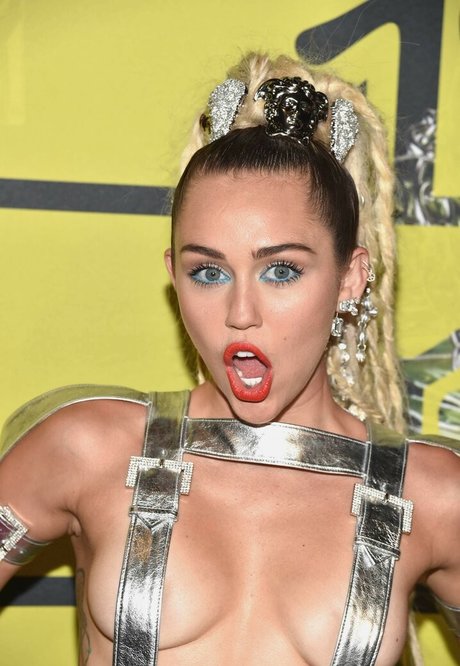 Miley Cyrus model free pics