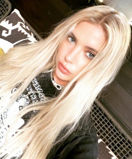 Ashley Benson sex model photos