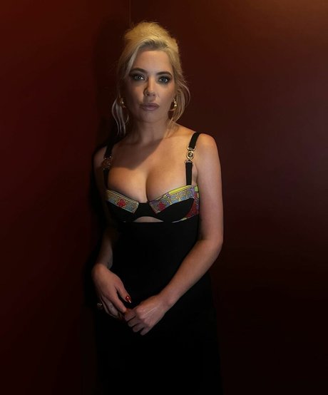 Ashley Benson pornographic actress photo