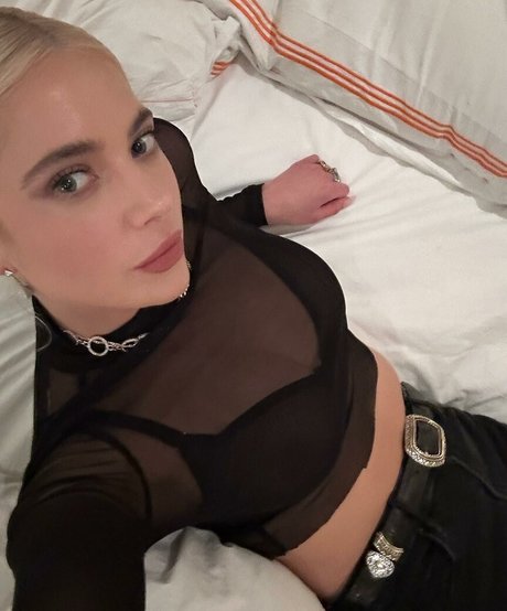 Ashley Benson nude star pictures