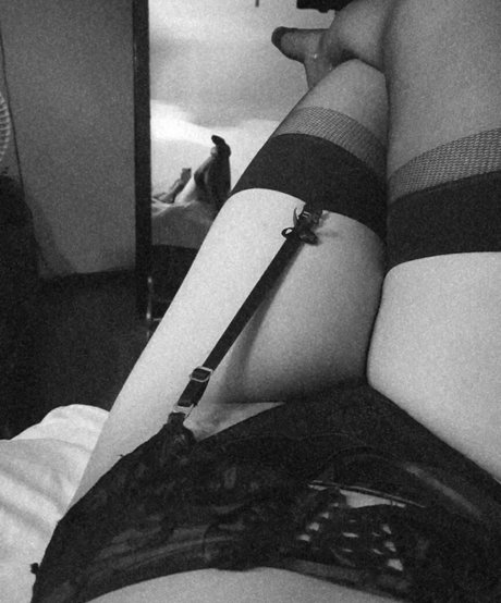 Kareningold naked actress pics