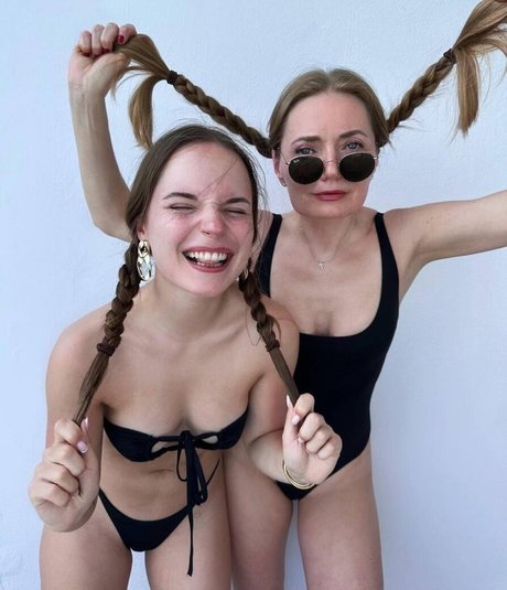 Sasha Spilberg naked model image