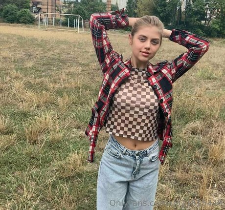 sandrateeny porn model photo