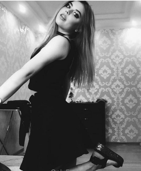 sandrateeny model erotic gallery