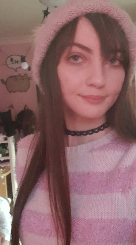 shy spice exclusive actress img