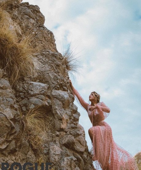 Chloe Bennet pretty pornstar image