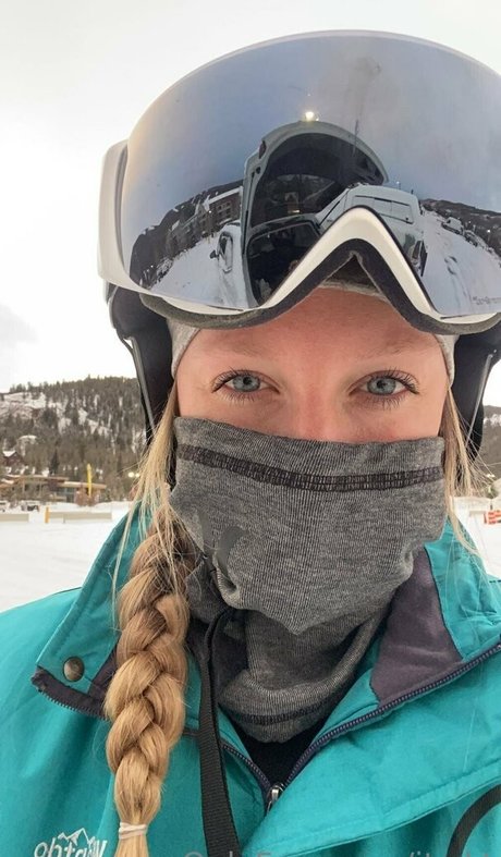 its kt model naked picture