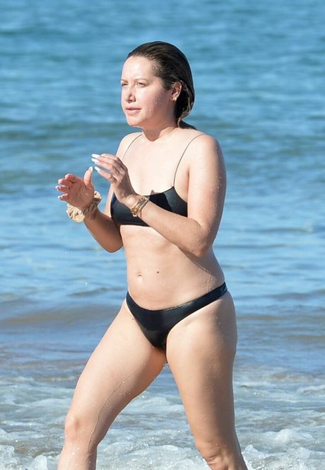 Ashley Tisdale Profile pic