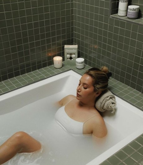 Ashley Tisdale art star gallery