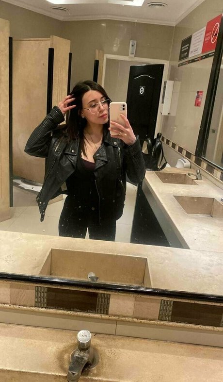 carolinee2000 pornstar exclusive pictures