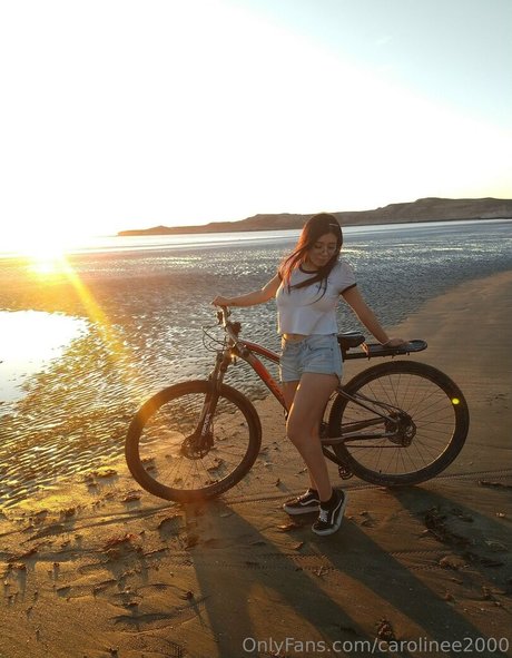 carolinee2000 art model picture