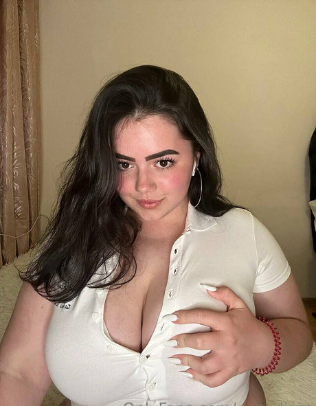 curvylizzz porn star photo