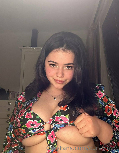 curvylizzz sexy star archive