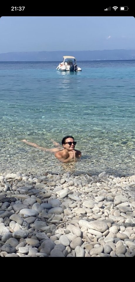 Gizzi Erskine star pornographic images