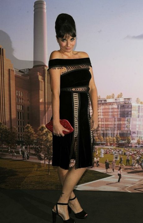 Gizzi Erskine nudes model images