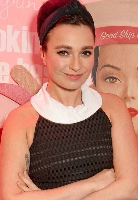 Gizzi Erskine hot star gallery