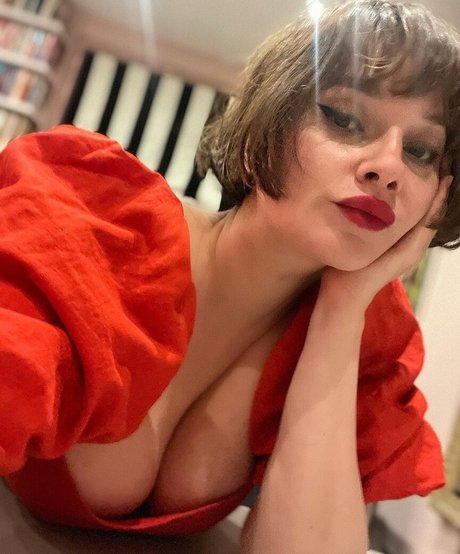 Gizzi Erskine porn model photo