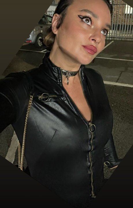 Gizzi Erskine model porn pic