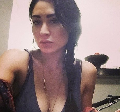 Cassie Steele adult model photos