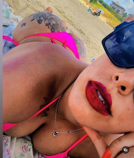 Lujan Flores beautiful star gallery