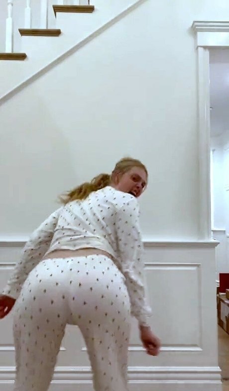 Elle Fanning model art images