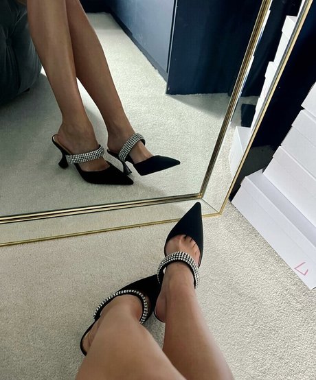 Una Healy beautiful model photos