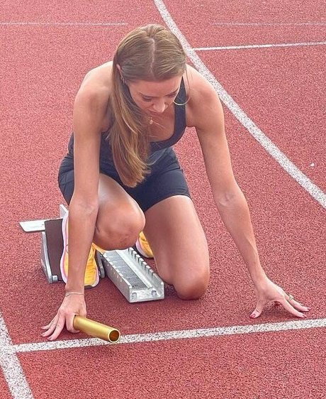 Una Healy top star galleries