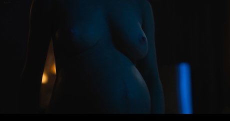 Wallis Day pretty model image