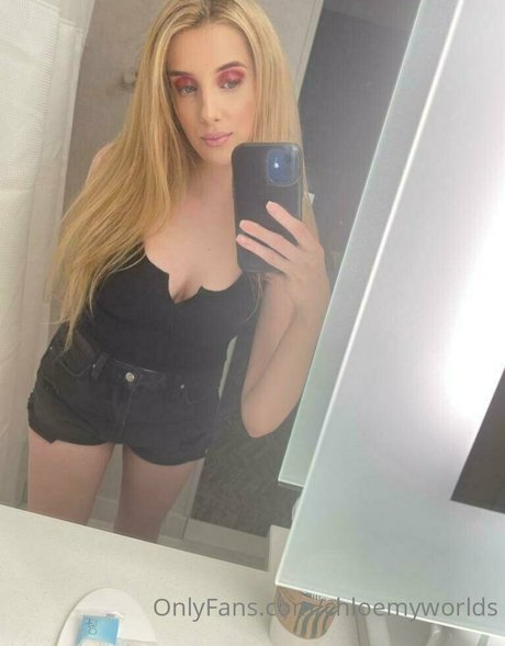 anniechloesworld free model pic