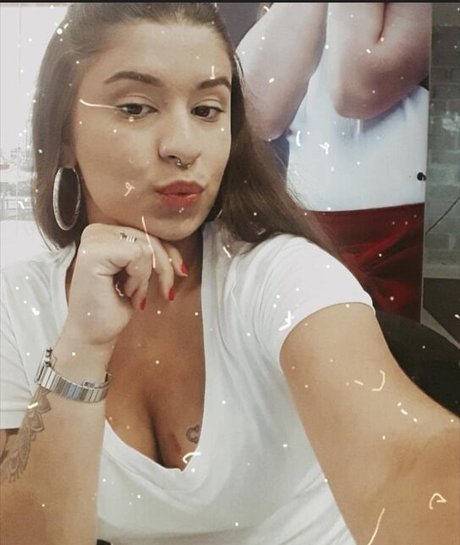 Bruna Junckes nude model img