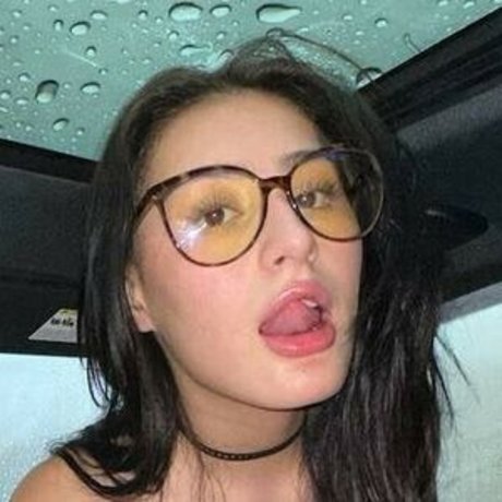 Skyelaynee model sexy pictures